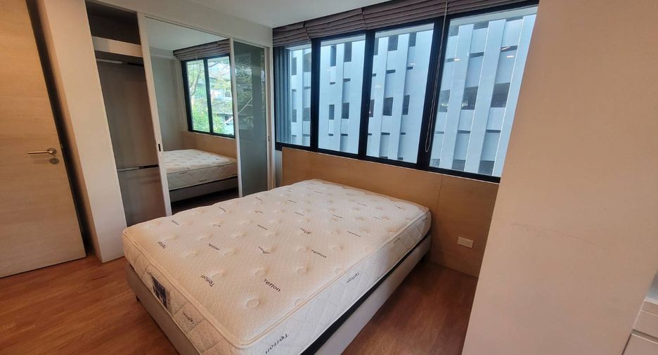 For rent 3 bedrooms condo in Pathum Wan, Bangkok