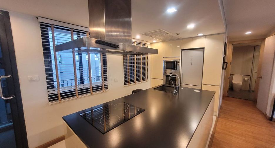 For rent 3 bedrooms condo in Pathum Wan, Bangkok