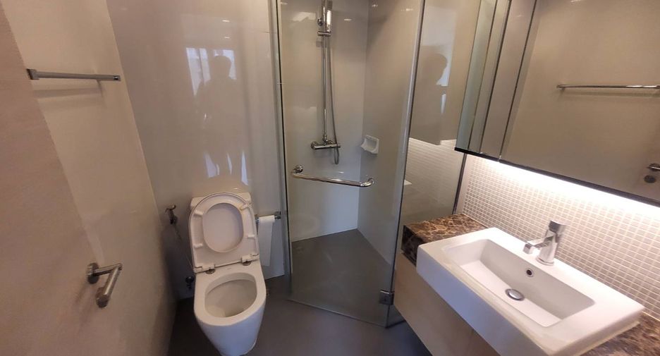 For rent 3 bedrooms condo in Pathum Wan, Bangkok