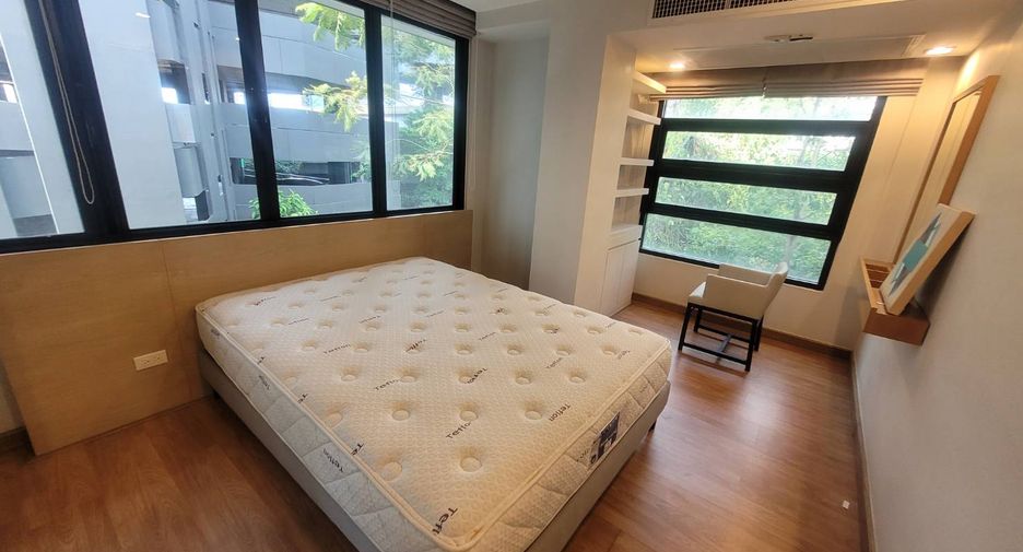 For rent 3 bedrooms condo in Pathum Wan, Bangkok
