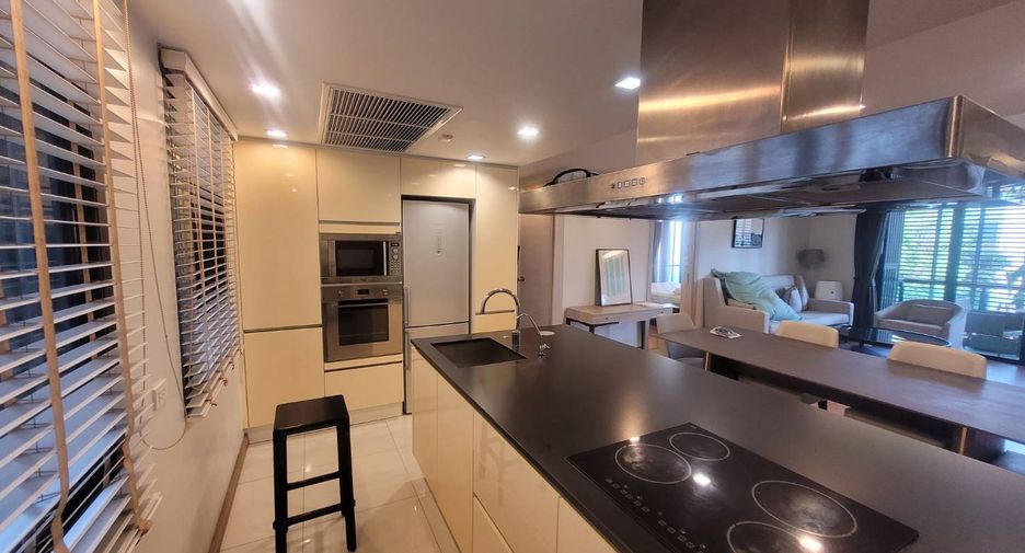 For rent 3 bedrooms condo in Pathum Wan, Bangkok