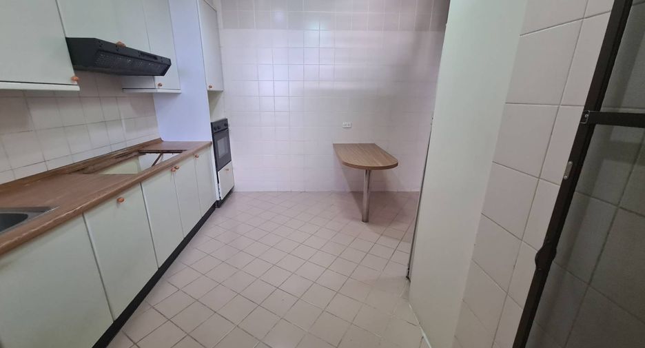 Аренда 3 спальни кондо в Щаттхана, Бангкок