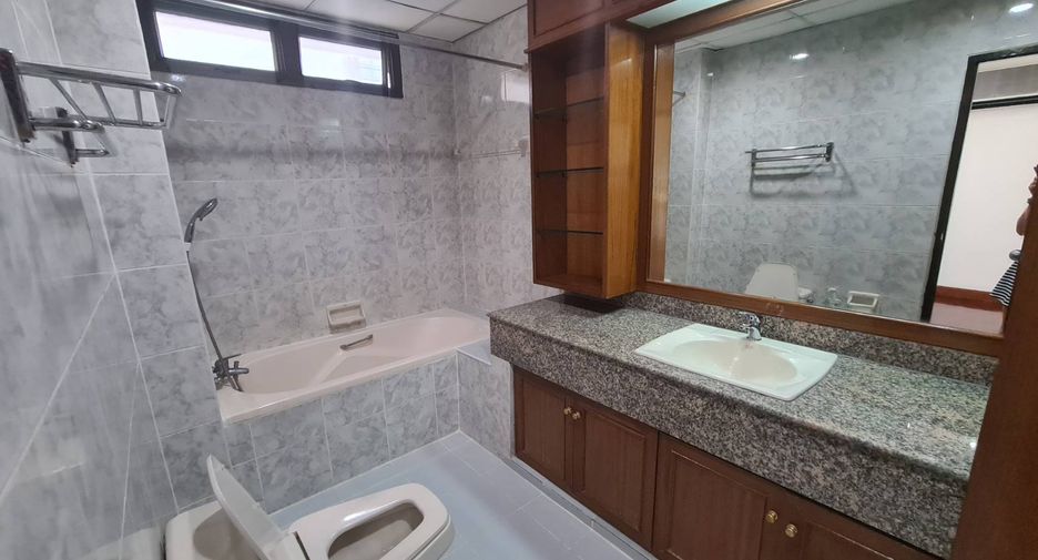 Аренда 3 спальни кондо в Щаттхана, Бангкок