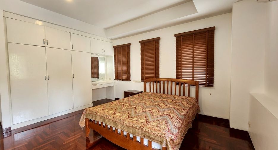 For rent 3 bedrooms condo in Sathon, Bangkok