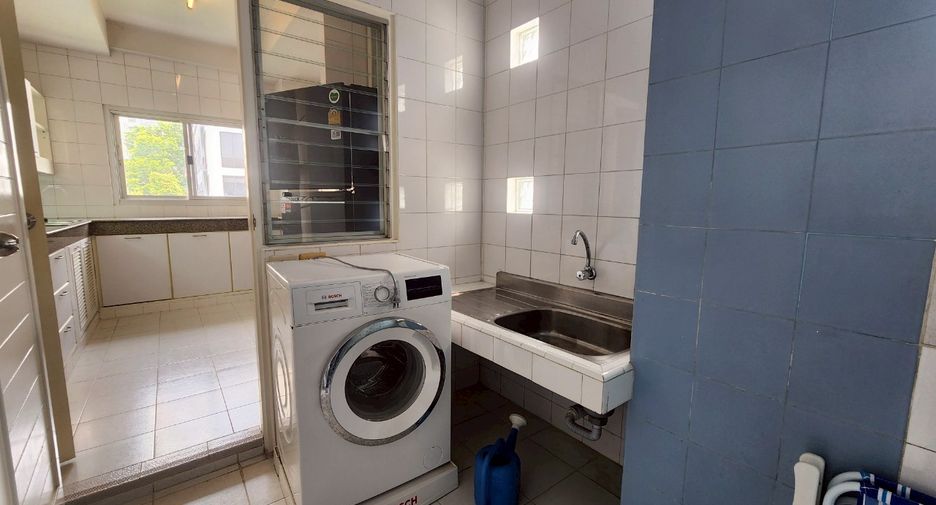 For rent 3 bedrooms condo in Sathon, Bangkok
