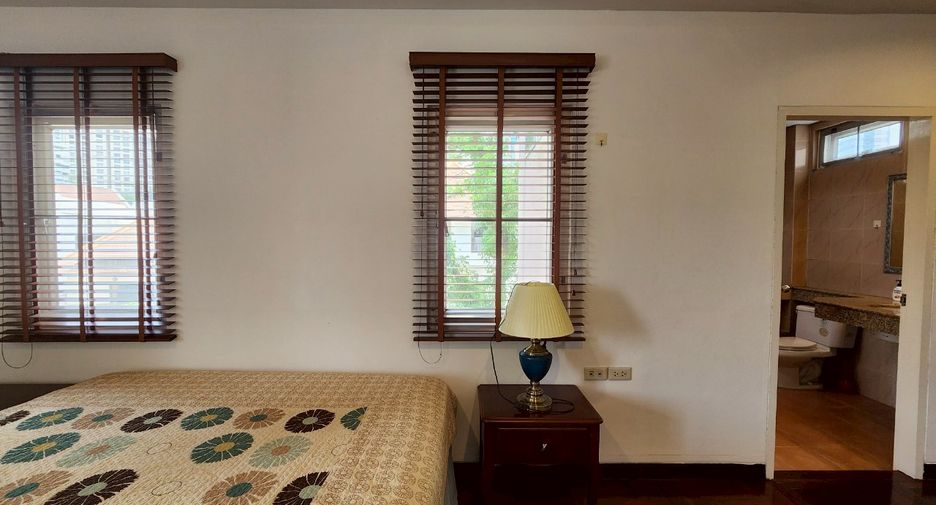 For rent 3 bedrooms condo in Sathon, Bangkok