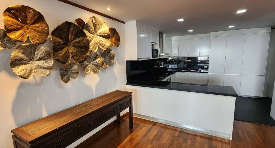 For rent 3 bedrooms condo 