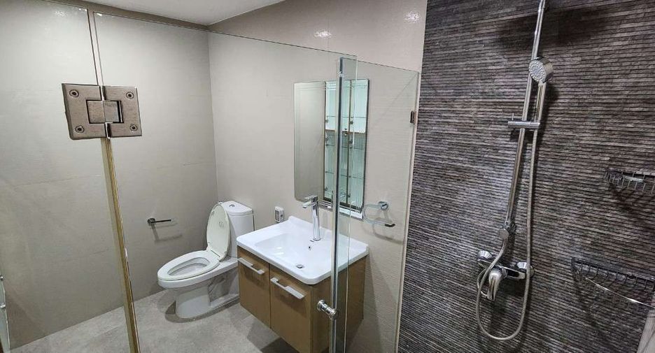 For rent 3 bedrooms condo 