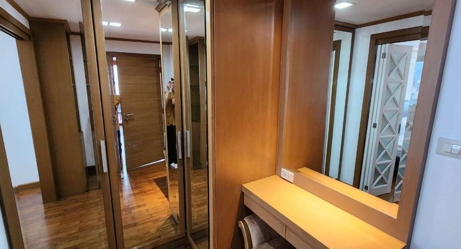 For rent 3 bedrooms condo 