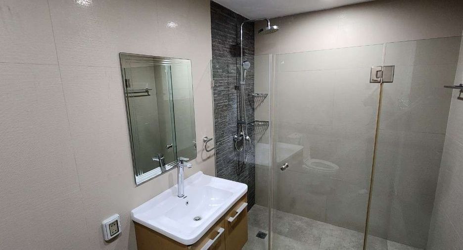 For rent 3 bedrooms condo 