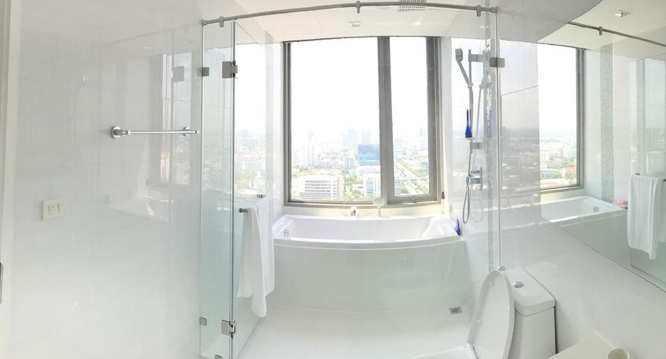 For rent 2 bedrooms condo 