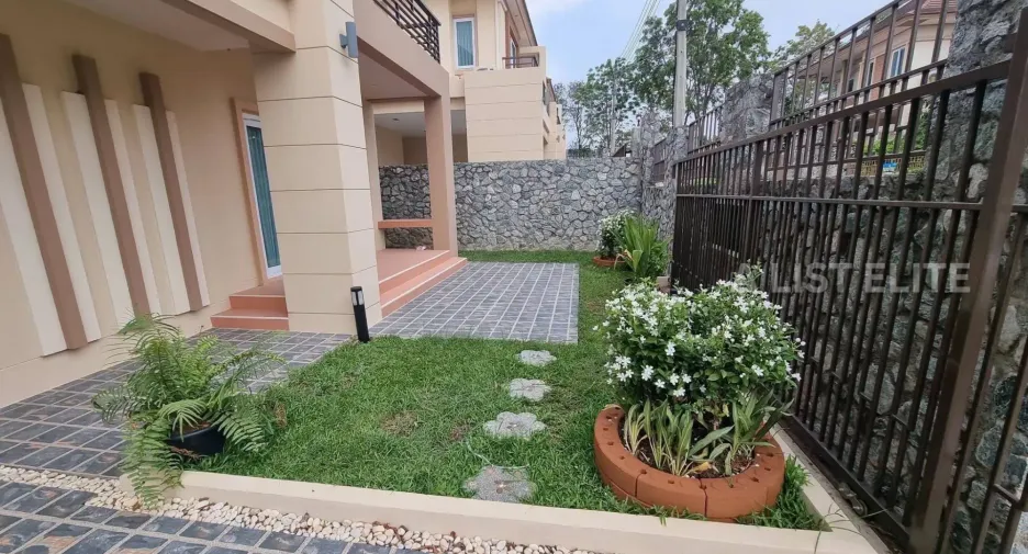 Casa en alquiler de 4 habitaciones en Bang Lamung, Chonburi