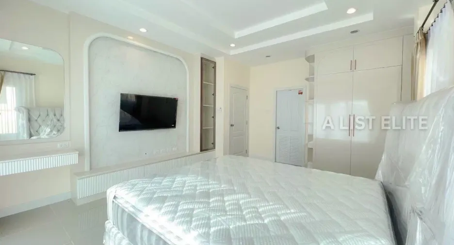 Casa en alquiler de 4 habitaciones en Bang Lamung, Chonburi