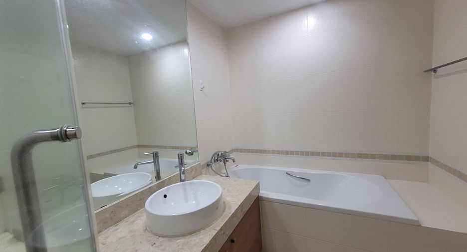 Condo en alquiler y en venta de 2 habitaciones en Khlong Toei, Bangkok