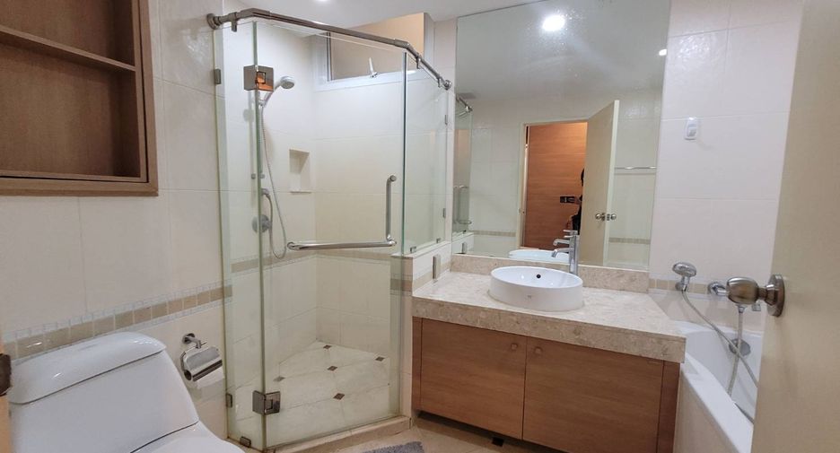Condo en alquiler y en venta de 2 habitaciones en Khlong Toei, Bangkok