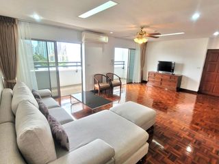 Condo en alquiler de 3 habitaciones en Watthana, Bangkok