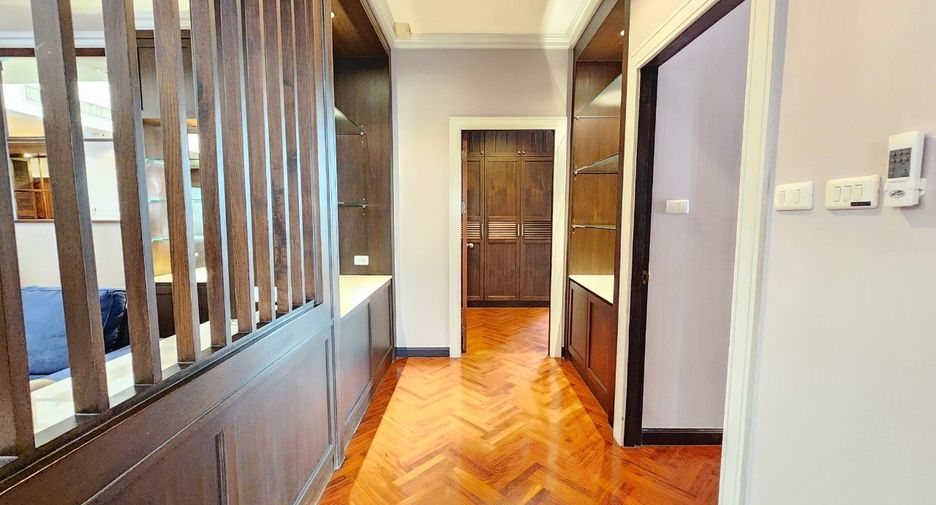 À louer 4 chambres condo à Watthana, Bangkok