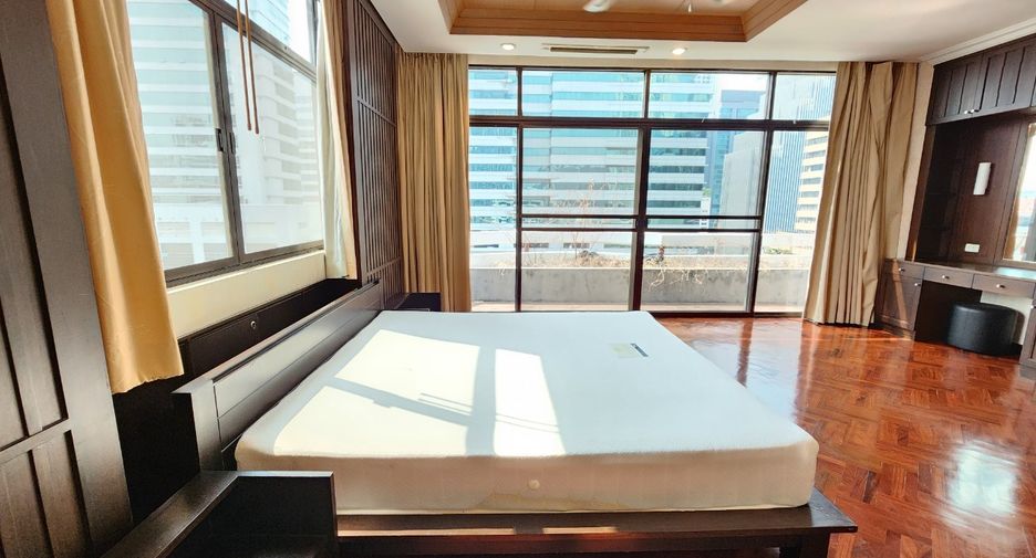 À louer 4 chambres condo à Watthana, Bangkok