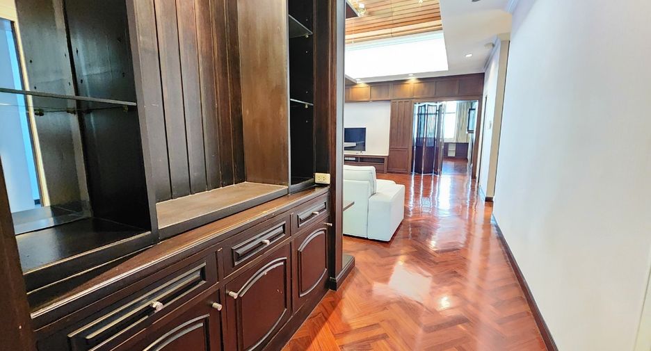 À louer 4 chambres condo à Watthana, Bangkok