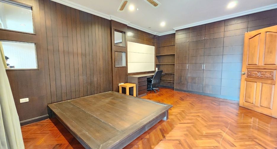 À louer 4 chambres condo à Watthana, Bangkok