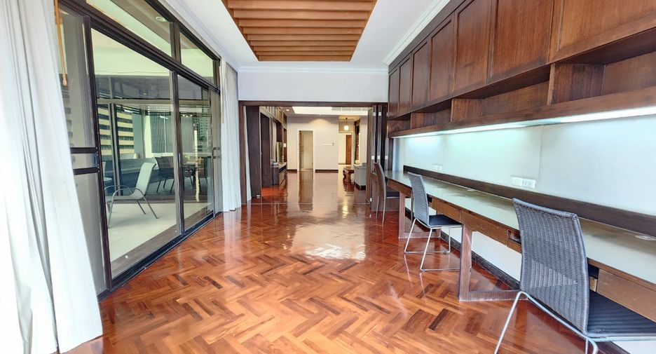 À louer 4 chambres condo à Watthana, Bangkok