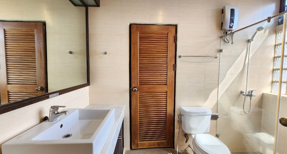 À louer 4 chambres condo à Watthana, Bangkok