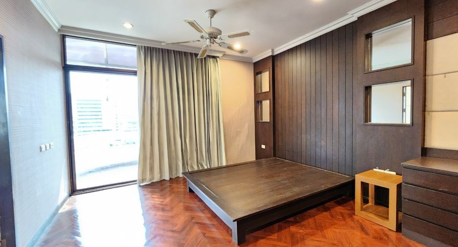 À louer 4 chambres condo à Watthana, Bangkok