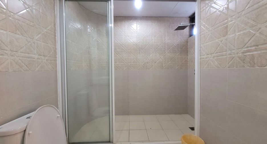 Condo en alquiler de 3 habitaciones en Watthana, Bangkok