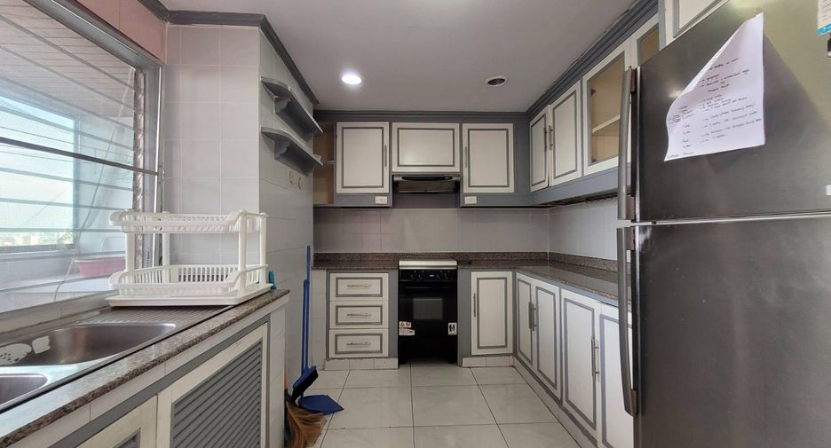 Condo en alquiler de 3 habitaciones en Watthana, Bangkok