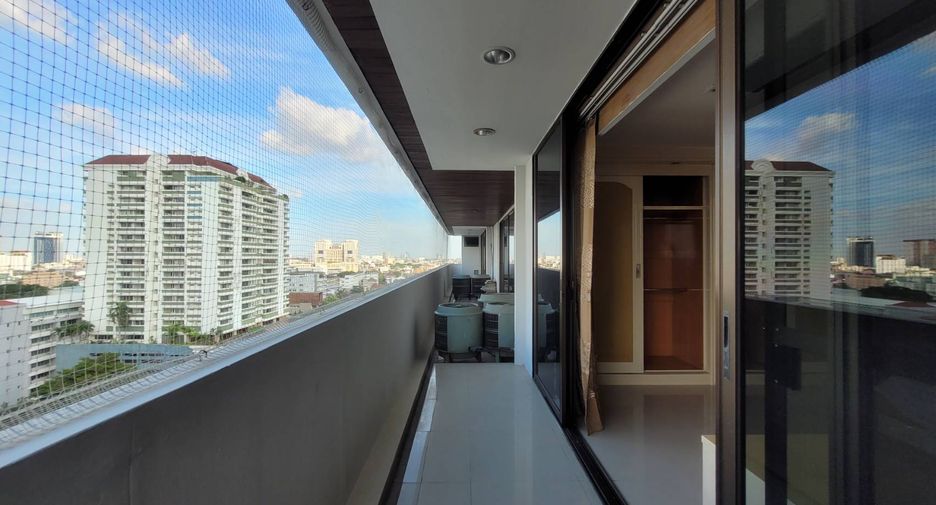 Condo en alquiler de 3 habitaciones en Watthana, Bangkok