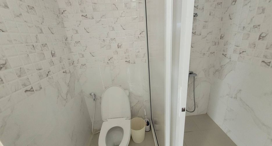 Condo en alquiler de 3 habitaciones en Watthana, Bangkok