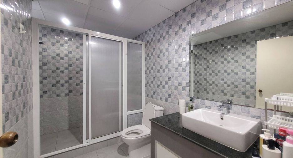 Condo en alquiler de 3 habitaciones en Watthana, Bangkok