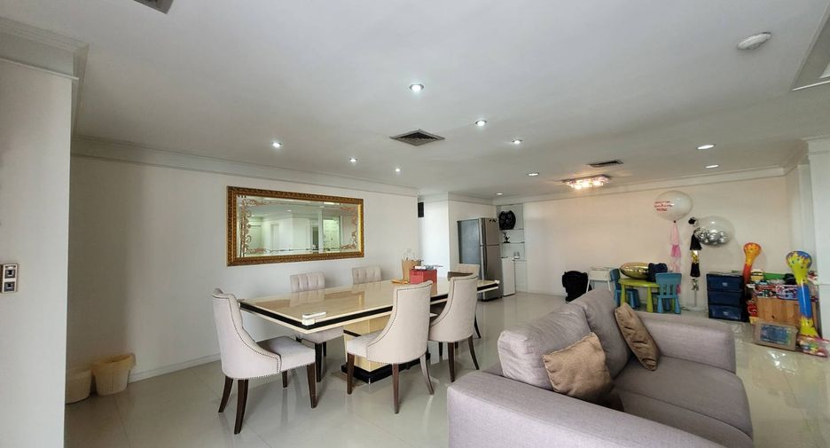 Condo en alquiler de 3 habitaciones en Watthana, Bangkok