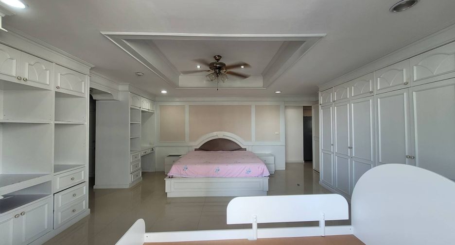 Condo en alquiler de 3 habitaciones en Watthana, Bangkok