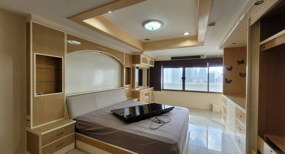 Condo en alquiler de 3 habitaciones en Watthana, Bangkok