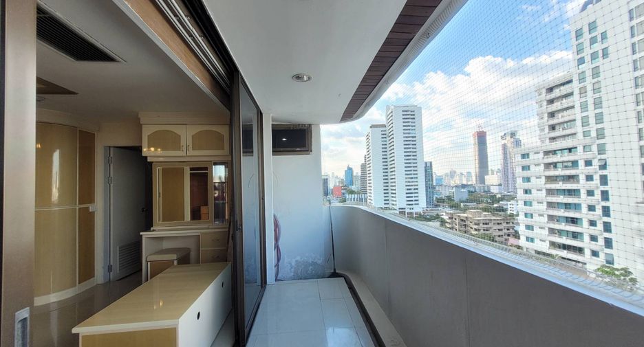 Condo en alquiler de 3 habitaciones en Watthana, Bangkok