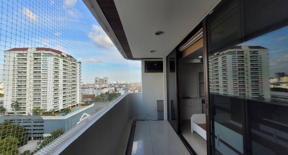 Condo en alquiler de 3 habitaciones en Watthana, Bangkok