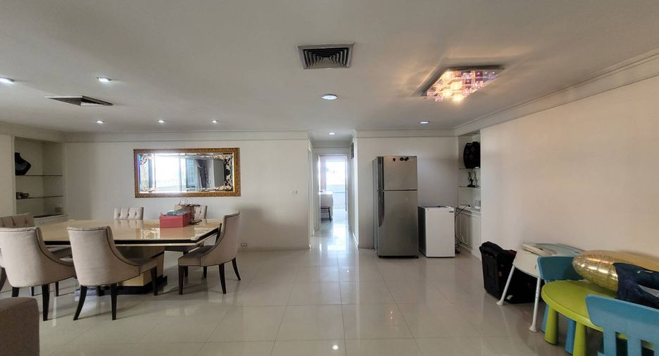 Condo en alquiler de 3 habitaciones en Watthana, Bangkok