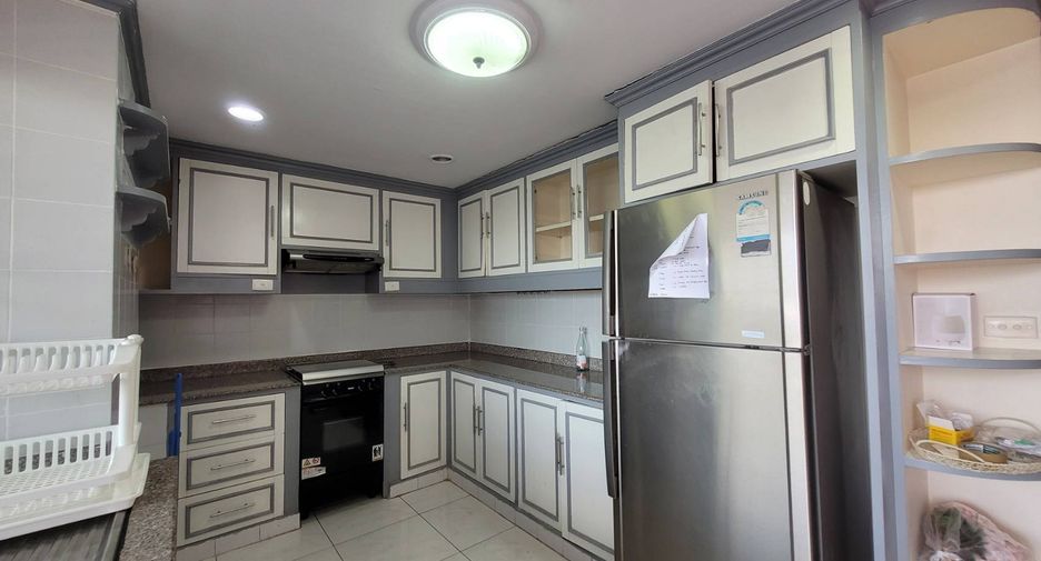 Condo en alquiler de 3 habitaciones en Watthana, Bangkok