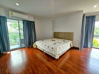 Condo en alquiler de 3 habitaciones en Watthana, Bangkok