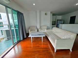 Condo en alquiler de 3 habitaciones en Watthana, Bangkok