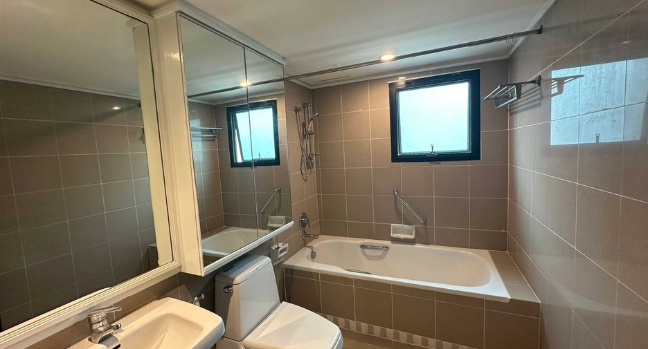 For rent 3 ベッドルーム condo in Watthana, Bangkok