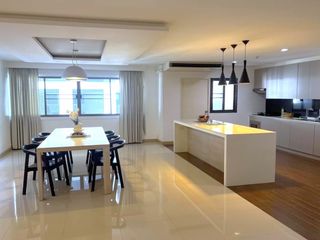 Condo en alquiler de 3 habitaciones en Watthana, Bangkok