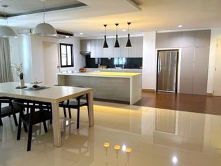 Condo en alquiler de 3 habitaciones en Watthana, Bangkok