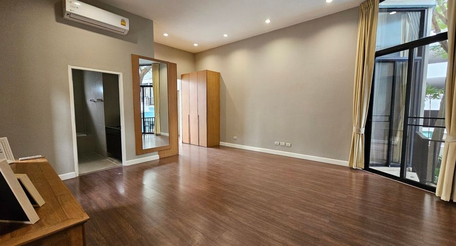 For rent 4 bedrooms condo in Khlong Toei, Bangkok
