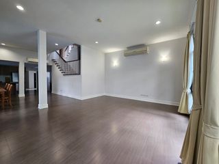For rent 4 bedrooms condo in Khlong Toei, Bangkok
