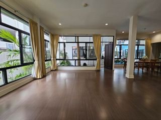 For rent 4 bedrooms condo in Khlong Toei, Bangkok