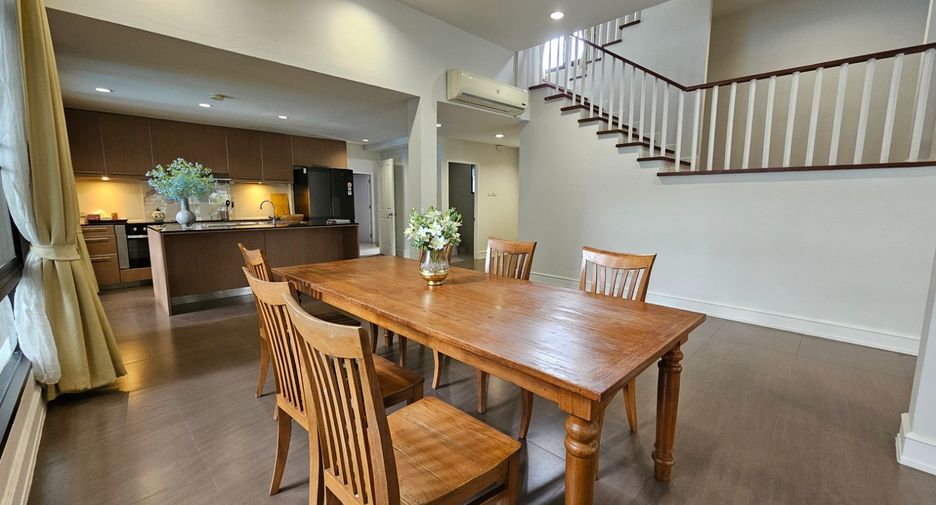 For rent 4 bedrooms condo in Khlong Toei, Bangkok