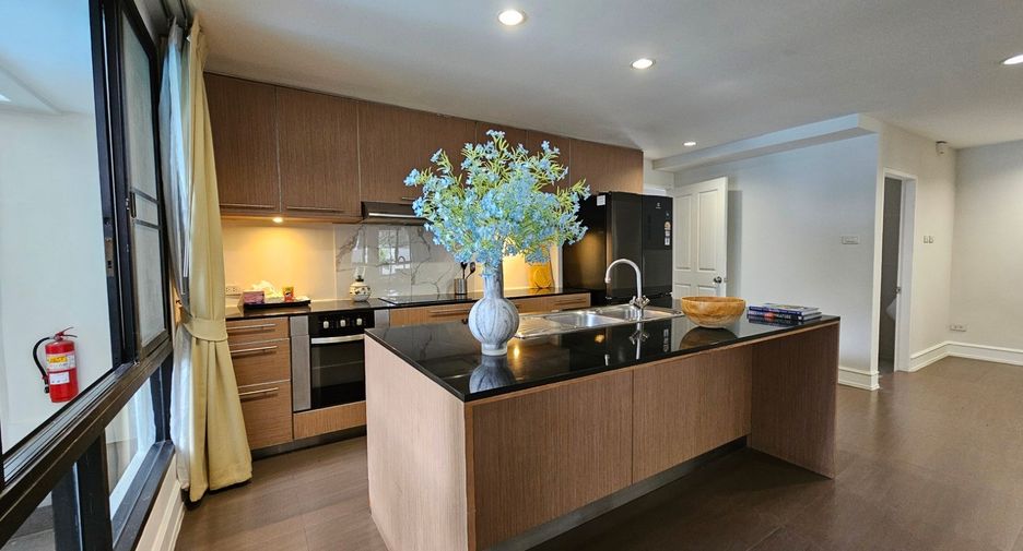 For rent 4 bedrooms condo in Khlong Toei, Bangkok