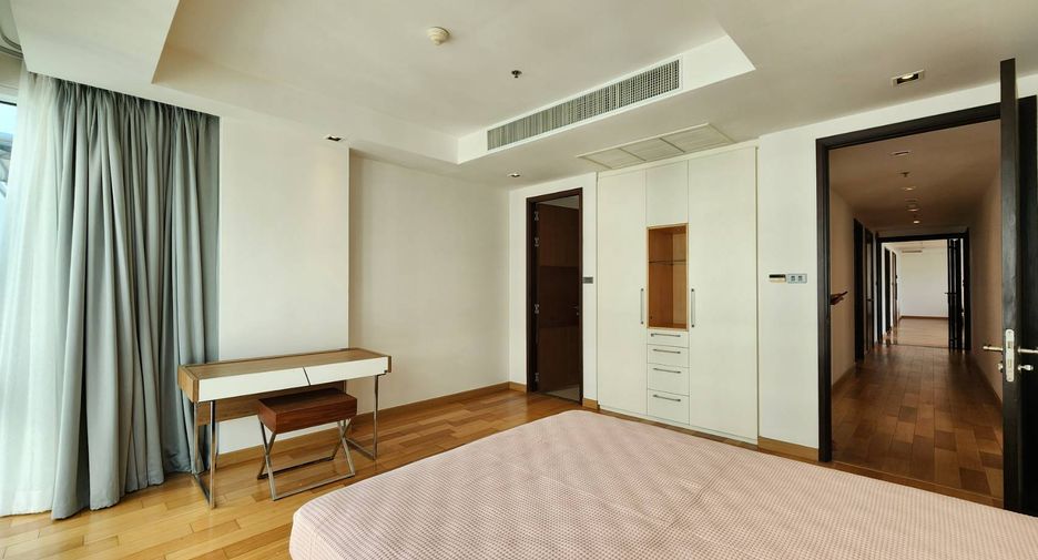 Condo en alquiler de 4 habitaciones en Khlong Toei, Bangkok